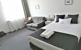 Glenelg Beach Gateway Studio Apartment